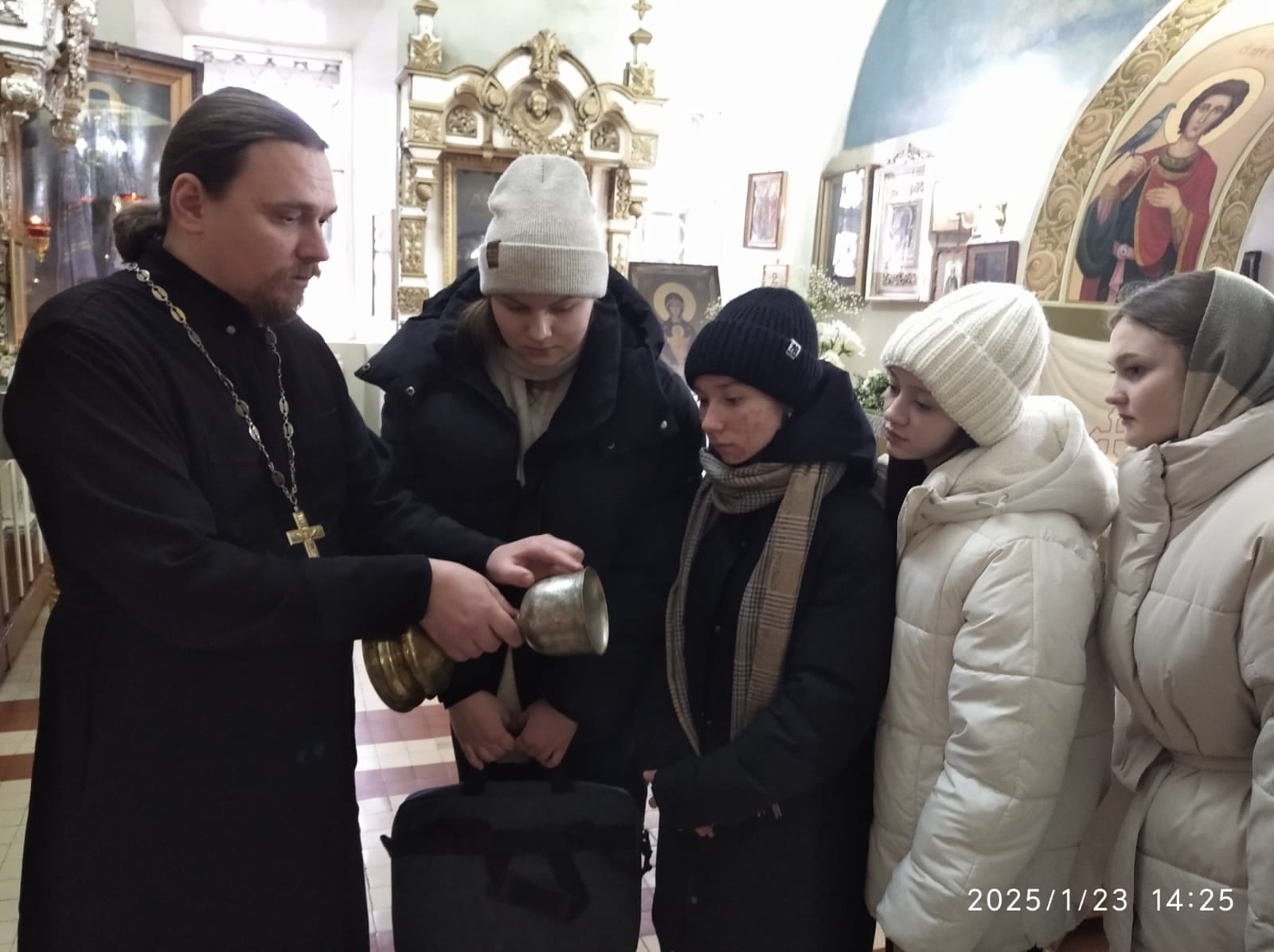 Участницы конкурса «Луч духовного солнца» посетили Покровский собор города Тамбова