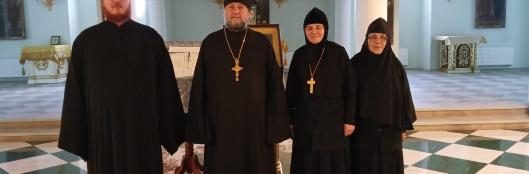 Настоятельница Свято-Успенского Вышенского монастыря игумения Димитрия (Лукьянова) и игумен Пимен (Баханов) посетили святыни города Тамбова