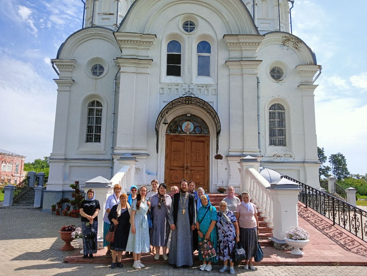 Паломническая поездка в Сухотинский Знаменский женский монастырь и храм прп. Амвросия Оптинского в с. Большая Липовица