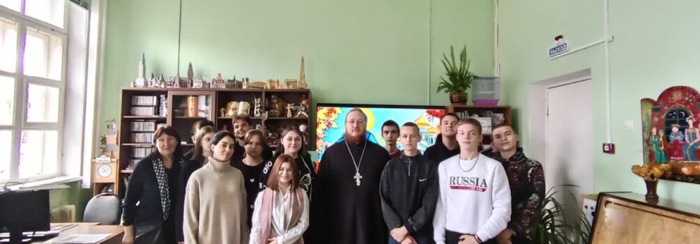 Паломническая экскурсия по Покровскому собору города Тамбова для детей-сирот, детей, оставшихся без попечения родителей